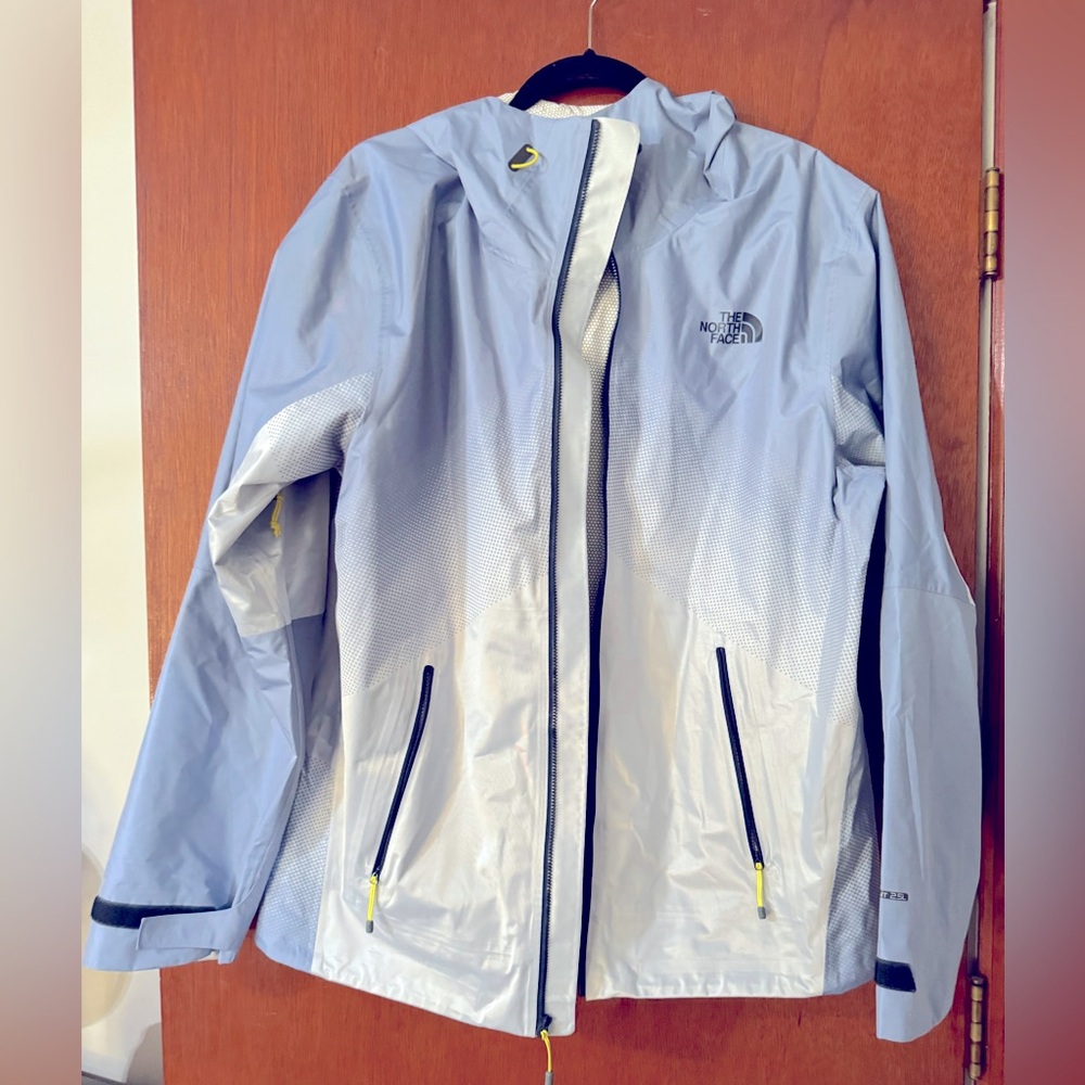 The North Face Venture HyVent
2.5L Rain Jacket
